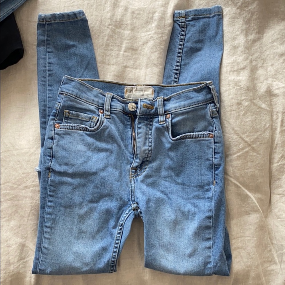 Light blue skinny jeans free people ripped knee 24